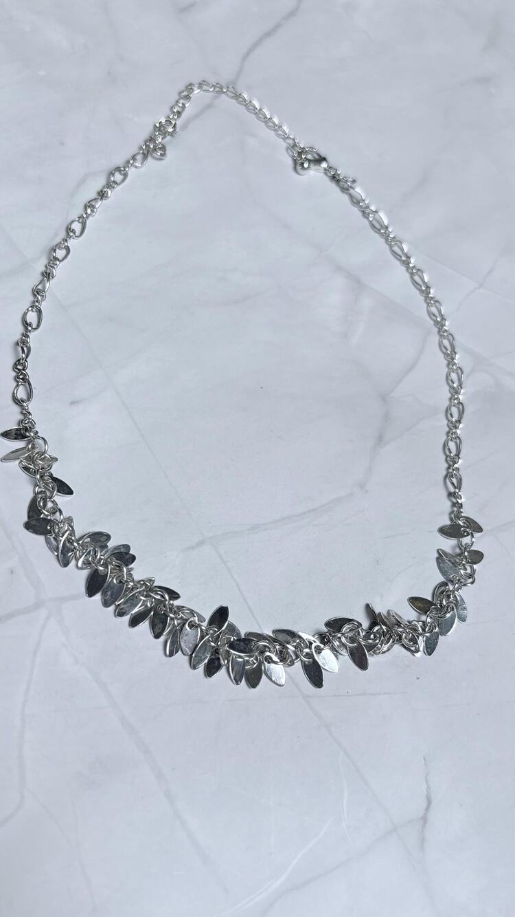 Vintage Avon Silver Tone Shimmering Petal Fringe Dangle Collar Necklace 18.5